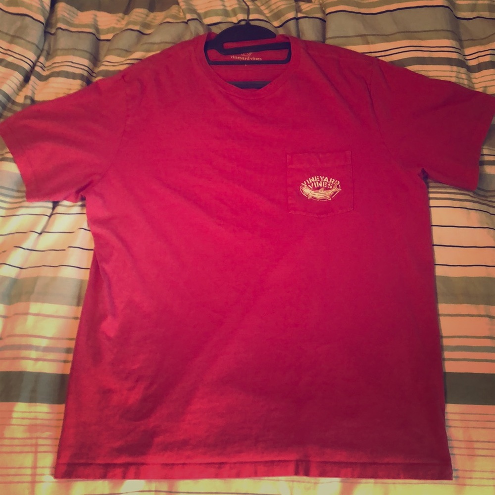 Red Salmon Colored Vineyard Vines T-shirt (L)